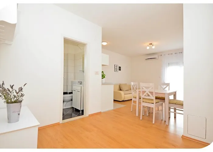 Aprtment Close To Center زادار